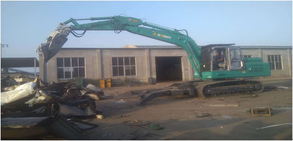 報廢汽車拆解機，電動報廢汽車拆解機.jpg