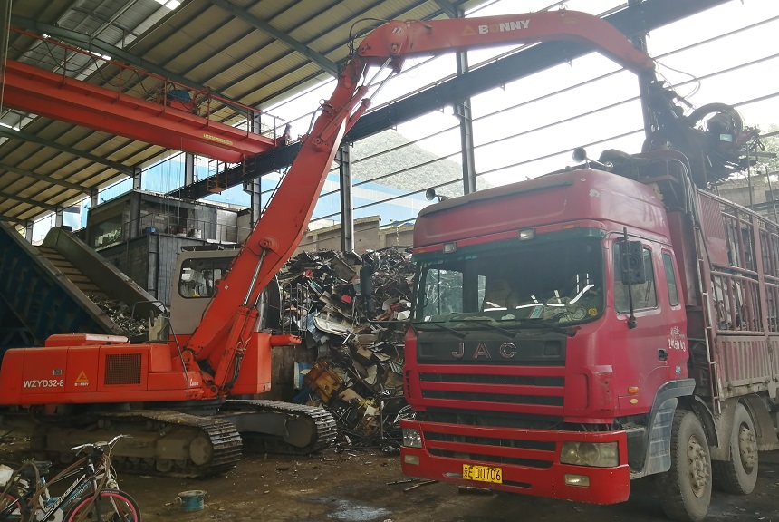 32噸電動(dòng)抓鋼機(jī).jpg 32噸電動(dòng)抓鋼機(jī).jpg