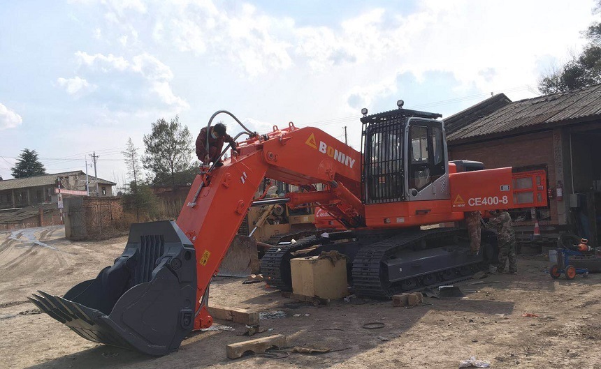 挖掘機(jī)安裝服務(wù).jpg
