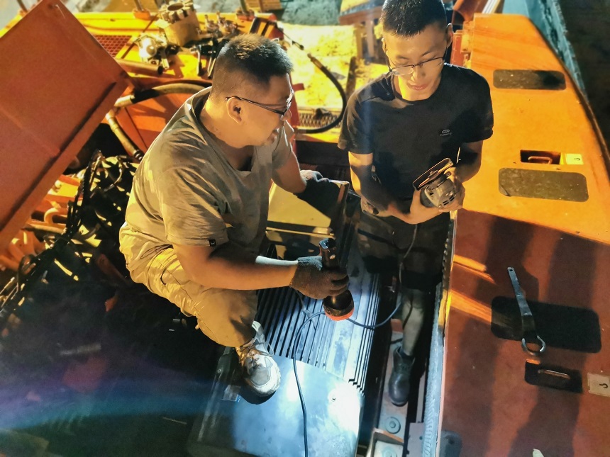 電動挖掘機(jī)技術(shù)服務(wù).jpg 電動挖掘機(jī)技術(shù)服務(wù).jpg