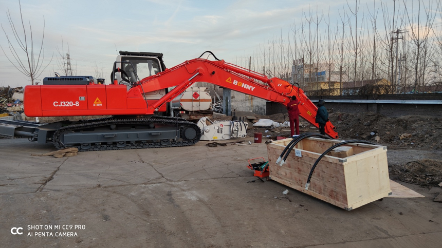 報(bào)廢汽車拆解機(jī).png 報(bào)廢汽車拆解機(jī).png