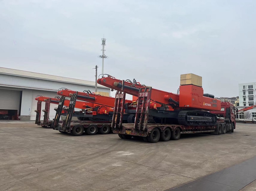 WZYS48-8雙動力抓鋼機發(fā)貨現(xiàn)場.jpg WZYS48-8雙動力抓鋼機發(fā)貨現(xiàn)場.jpg