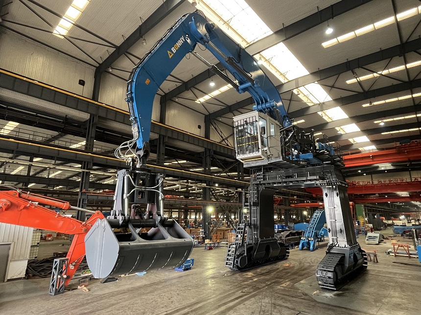 門座式抓料機.jpg 門座式抓料機.jpg