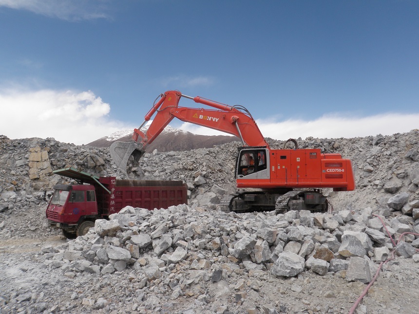 挖掘機.jpg 挖掘機.jpg