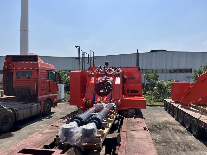 邦立重機(jī)發(fā)貨現(xiàn)場(chǎng).jpg 邦立重機(jī)發(fā)貨現(xiàn)場(chǎng).jpg